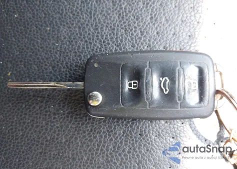 2014 Volkswagen Jetta 1.8T Se z USA, uszkodzony, nr VIN 3VWD17AJ2EM227724